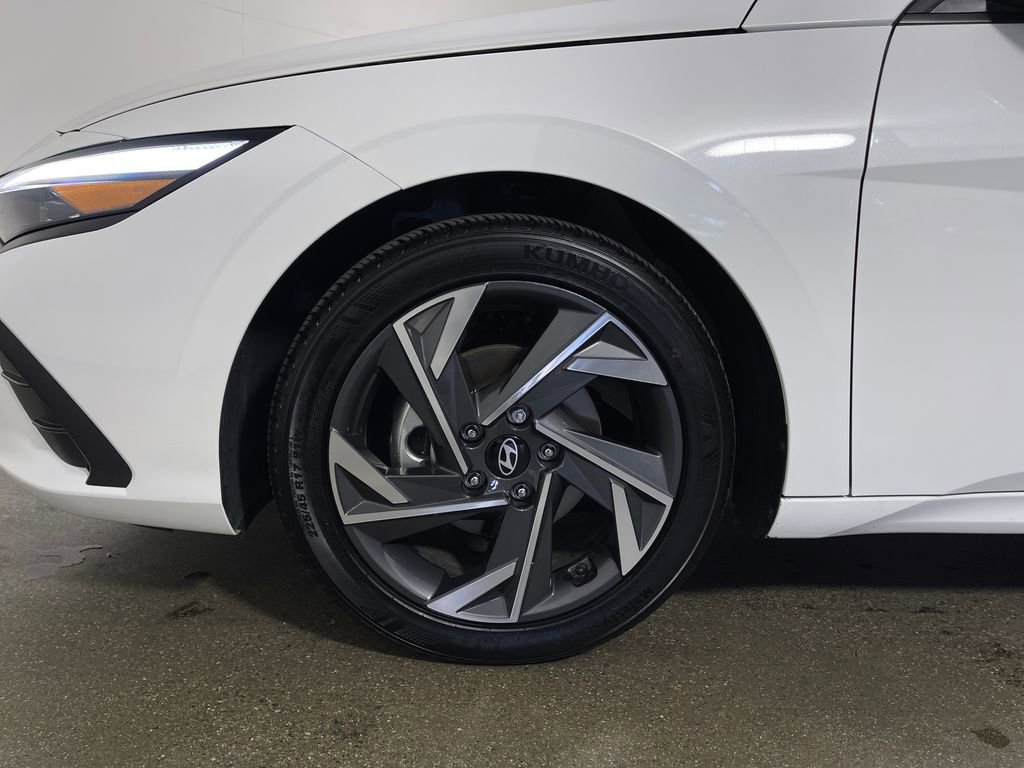Certified 2025 Hyundai Elantra Sport image 11