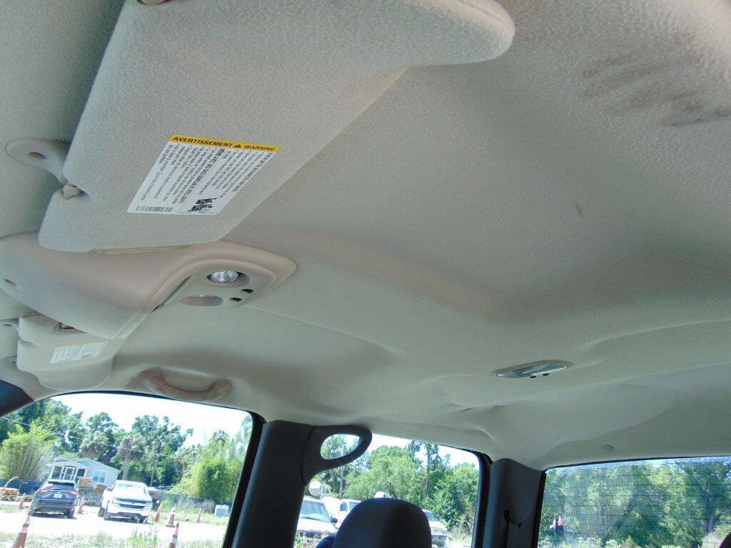 Used 2005 Chevrolet Silverado 1500 LS w/ Light Duty Power Package AWD/4WD image 11