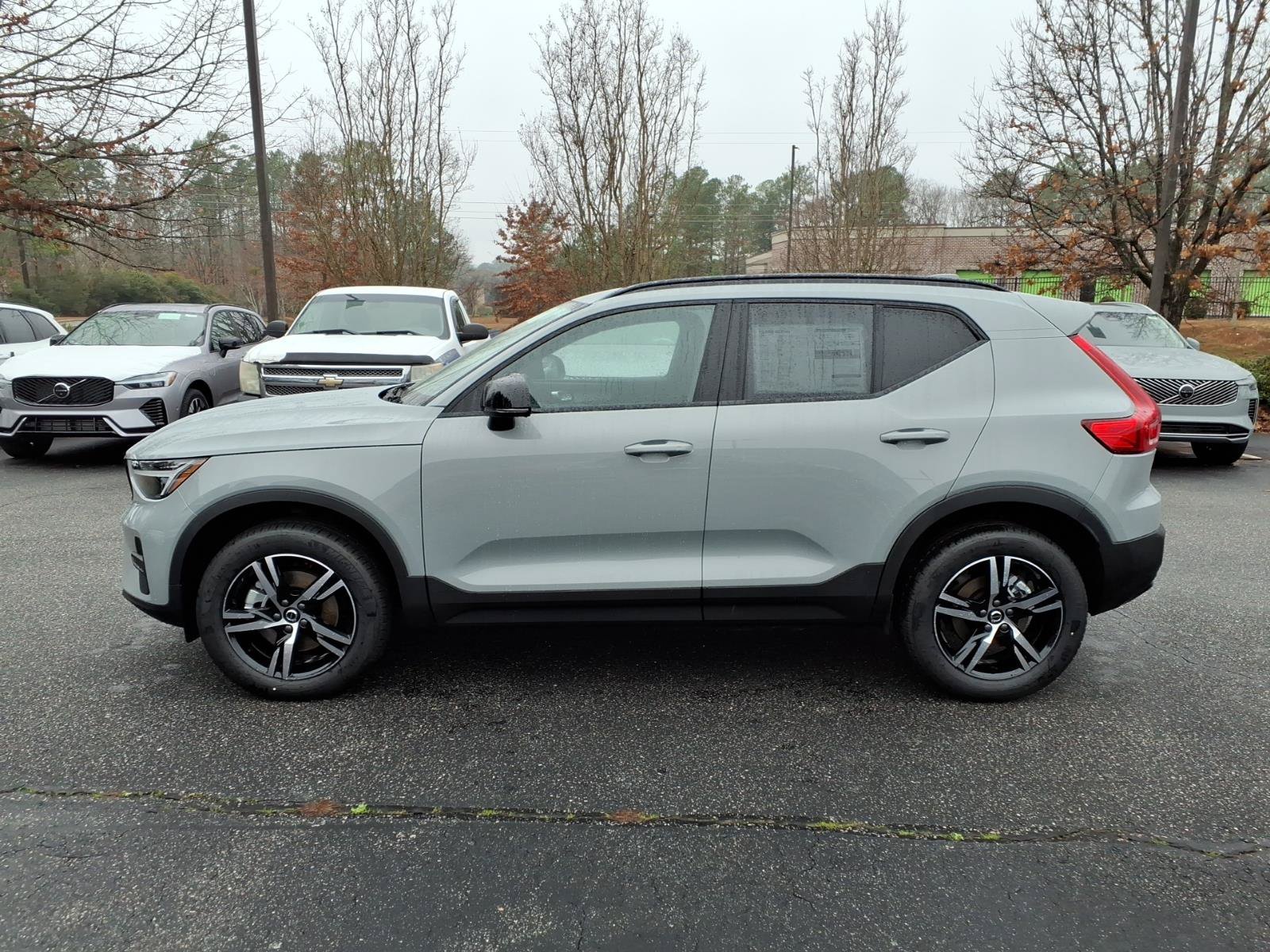 New 2026 Volvo XC40 B5 Core w/ Climate Package AWD/4WD image 8