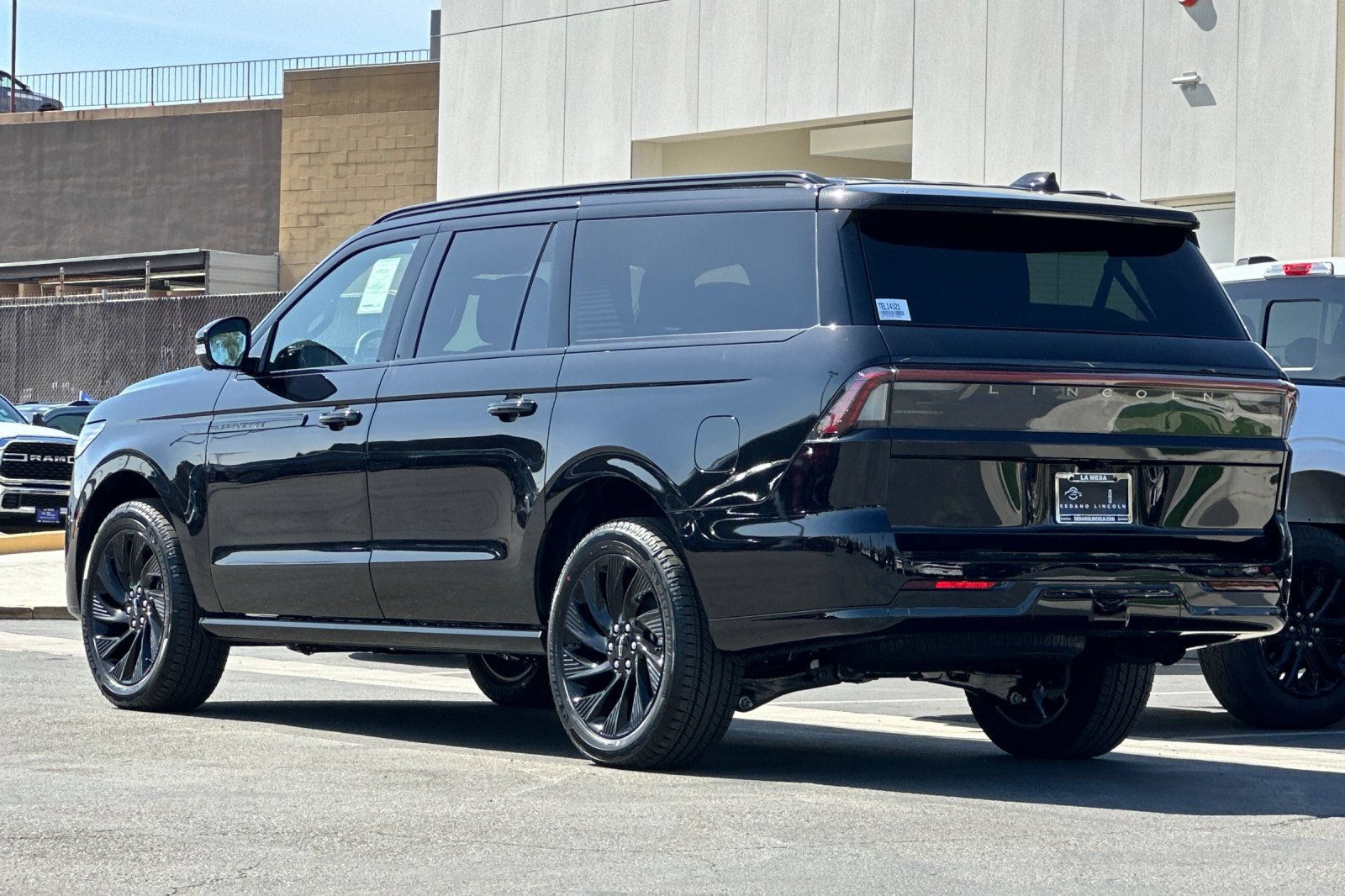 New 2026 Lincoln Navigator L Reserve w/ Jet Appearance Package AWD/4WD image 5