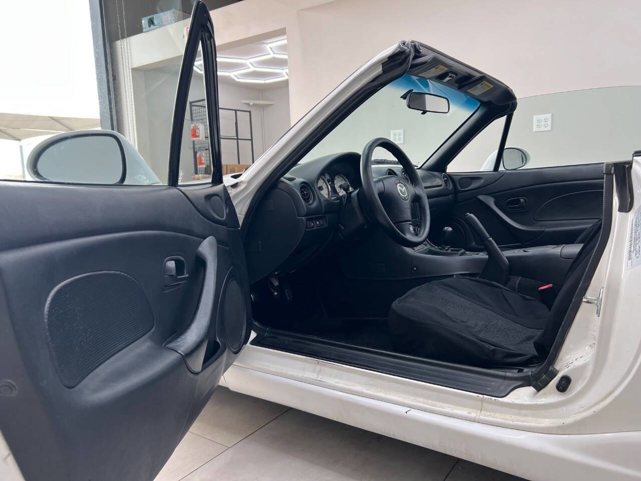 Used 2001 MAZDA MX-5 Miata image 14