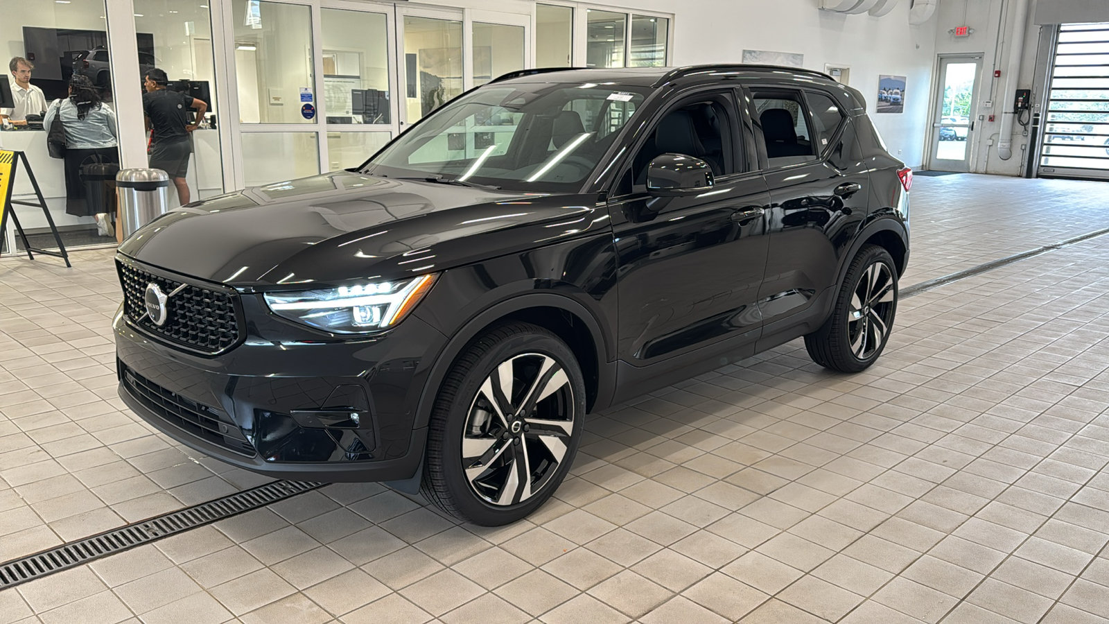 New 2026 Volvo XC40 B5 Ultra w/ Climate Package AWD/4WD image 9