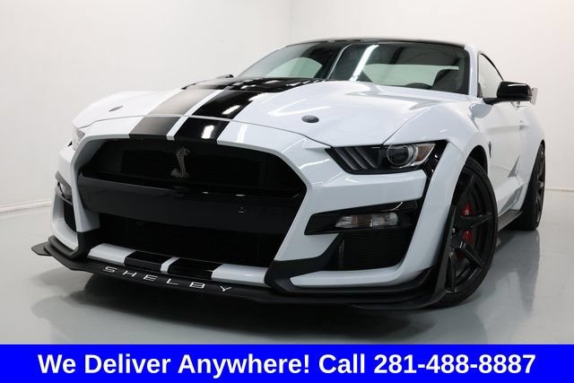Used 2021 Ford Mustang Shelby GT500 w/ Carbon Fiber Track Pack RWD image 2