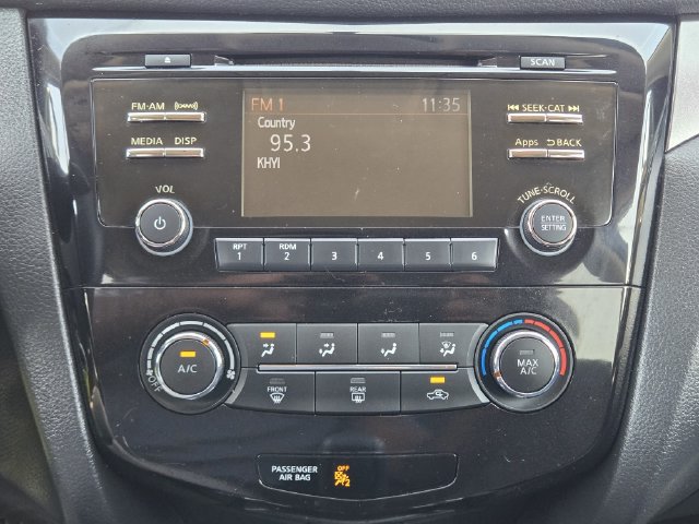 Used 2016 Nissan Rogue S w/ Appearance Package FWD image 16