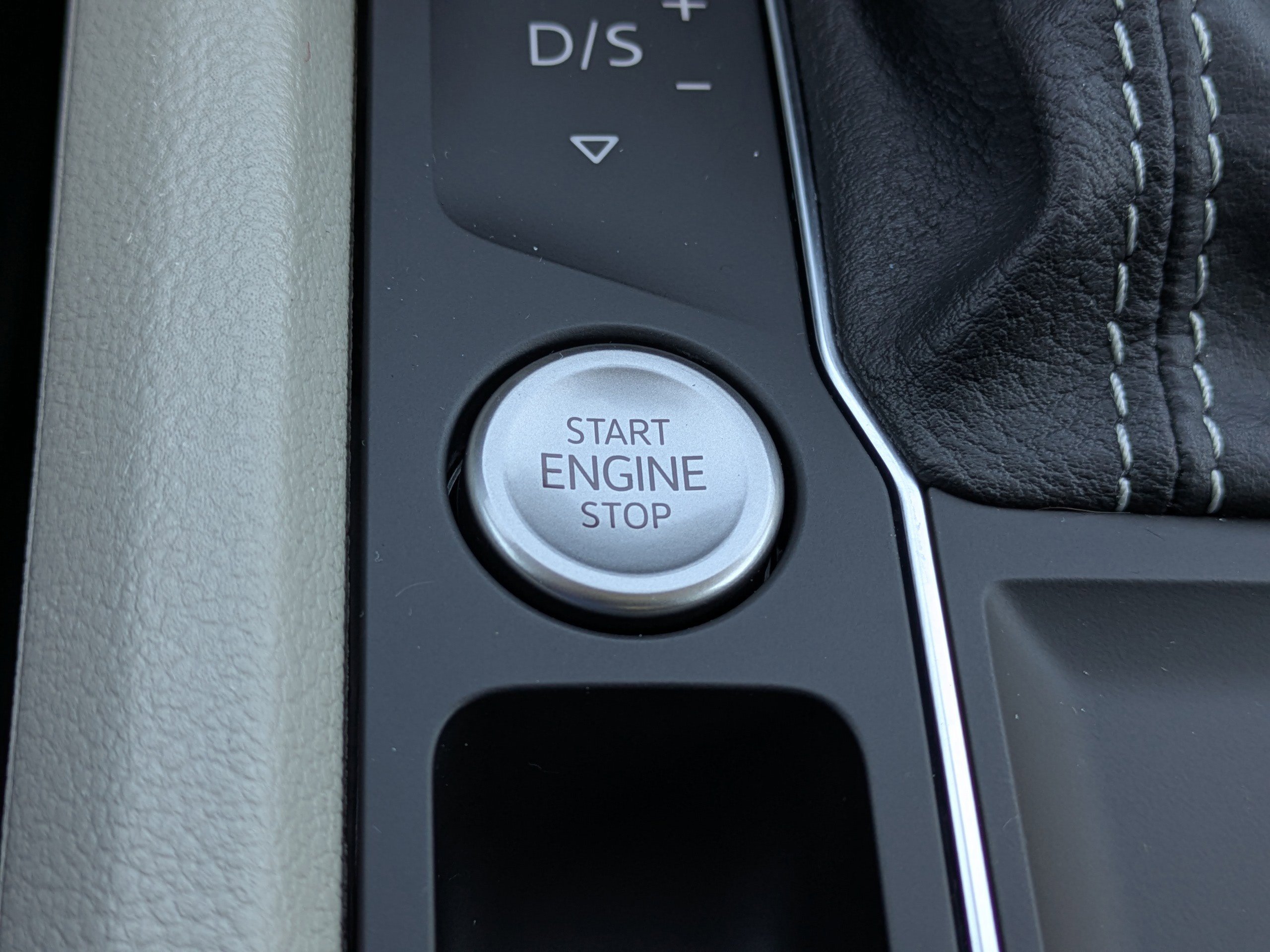 Used 2021 Volkswagen Atlas SEL image 32