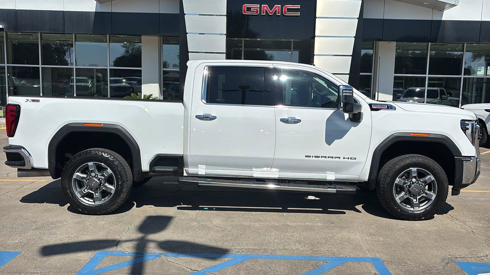 Certified 2025 GMC Sierra 2500 SLT w/ SLT Premium Package AWD/4WD image 9