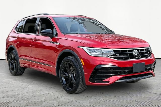 Used 2024 Volkswagen Tiguan SE R-Line image 1