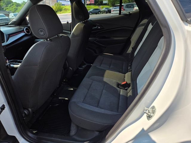 Used 2025 Chevrolet Trax RS w/ Sunroof Package FWD image 13