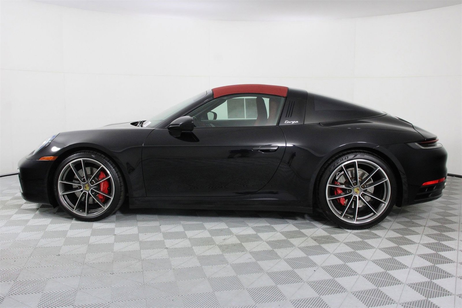 Used 2021 Porsche 911 Targa 4S image 2