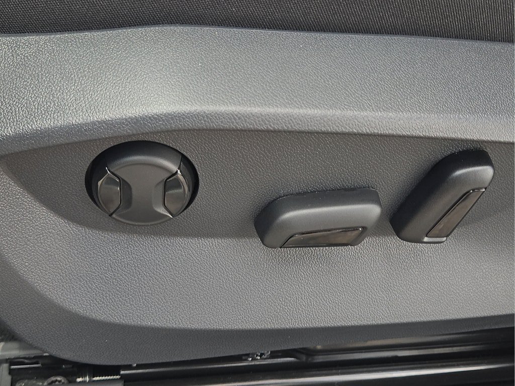 New 2026 Volkswagen Taos SE FWD image 18