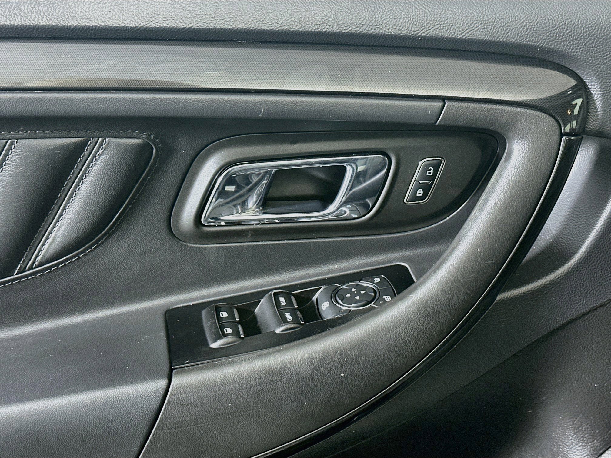 Used 2013 Ford Taurus SHO AWD/4WD image 15