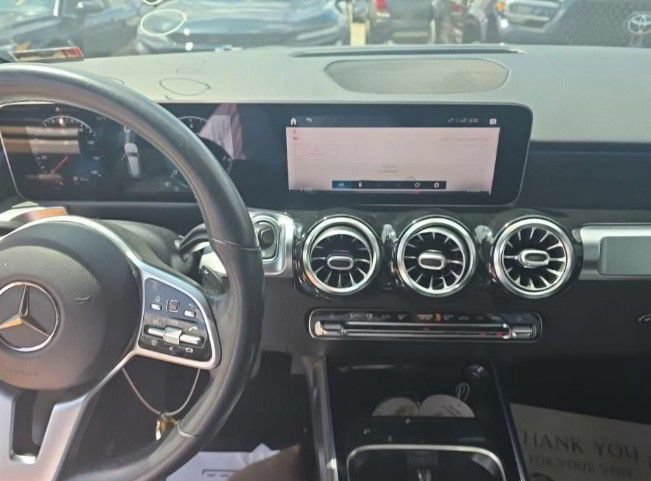 Used 2020 Mercedes-Benz GLB 250 4MATIC image 2