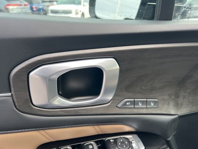 Certified 2025 Kia Sorento SX Prestige w/ Olive Brown Leather Package image 35