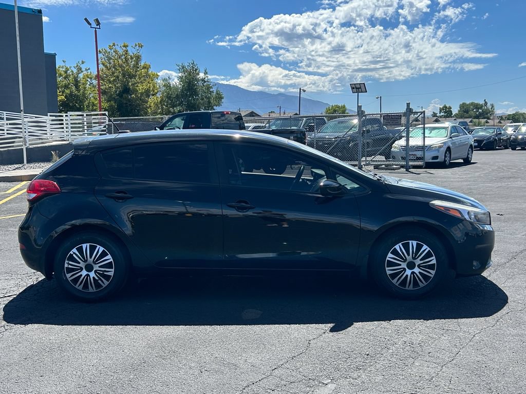 Used 2017 Kia Forte LX FWD image 2