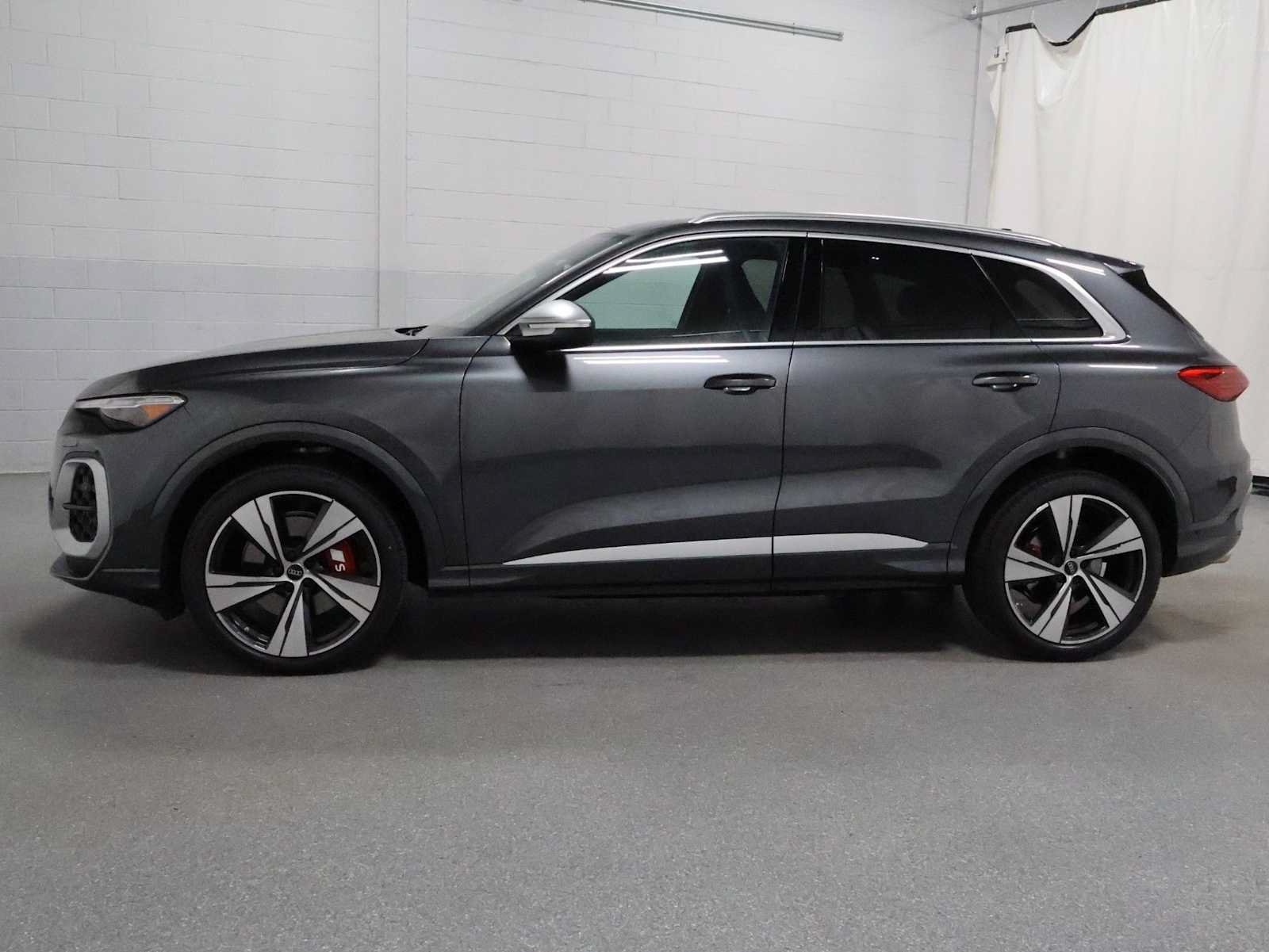 New 2026 Audi SQ5 Premium Plus AWD/4WD image 2