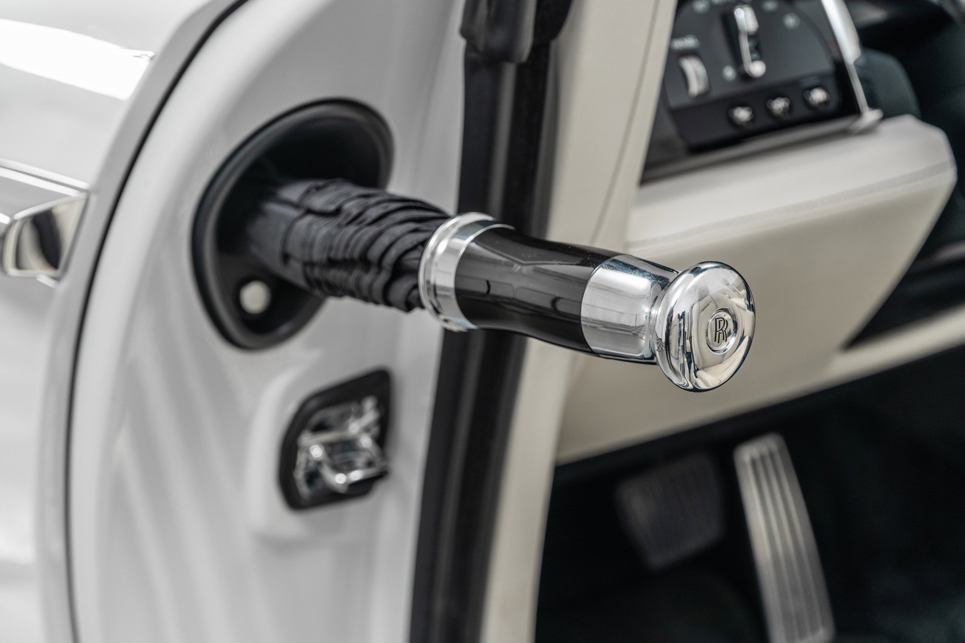 Used 2020 Rolls-Royce Dawn RWD image 30