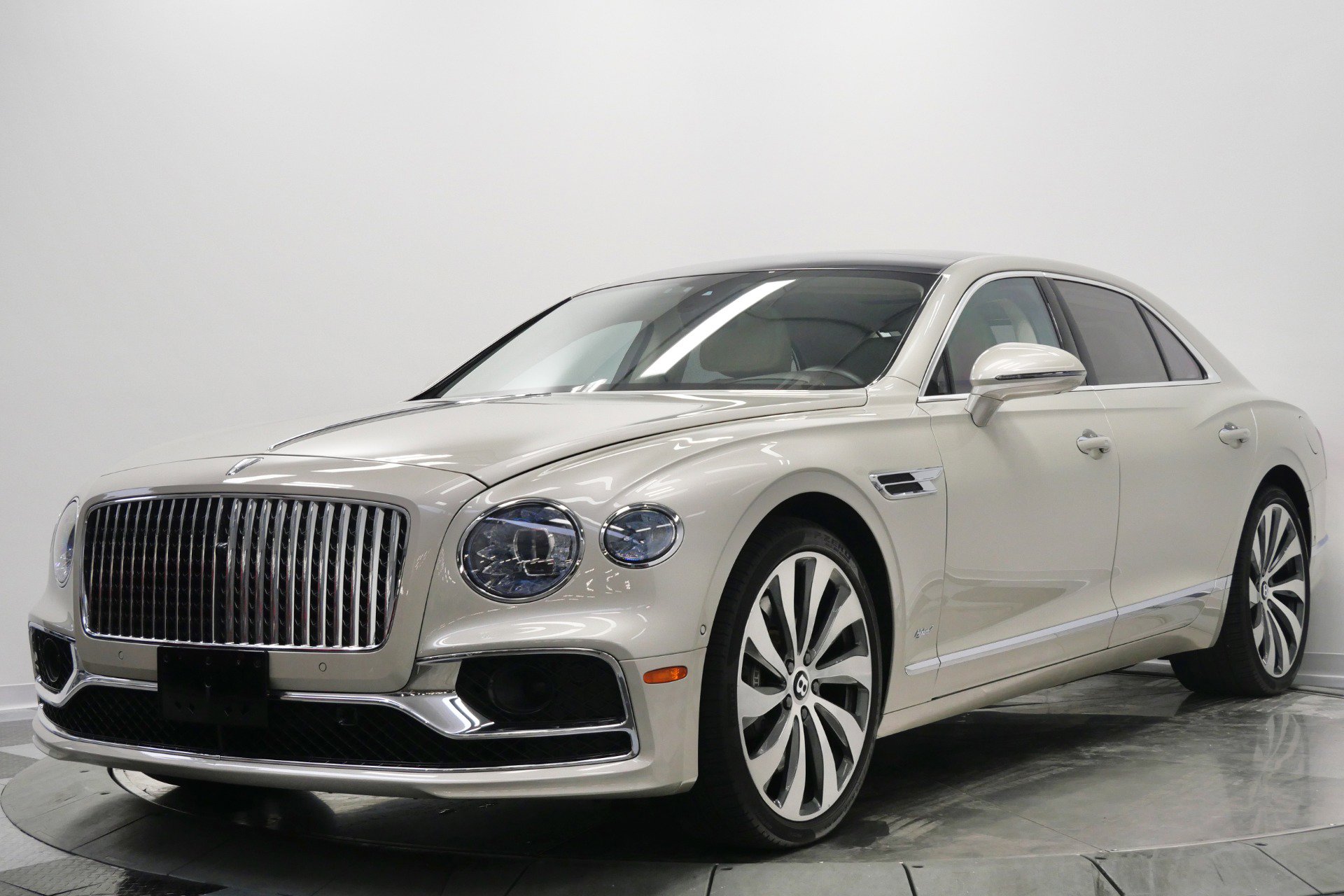 Used 2022 Bentley Flying Spur Plug-In Hybrid image 5