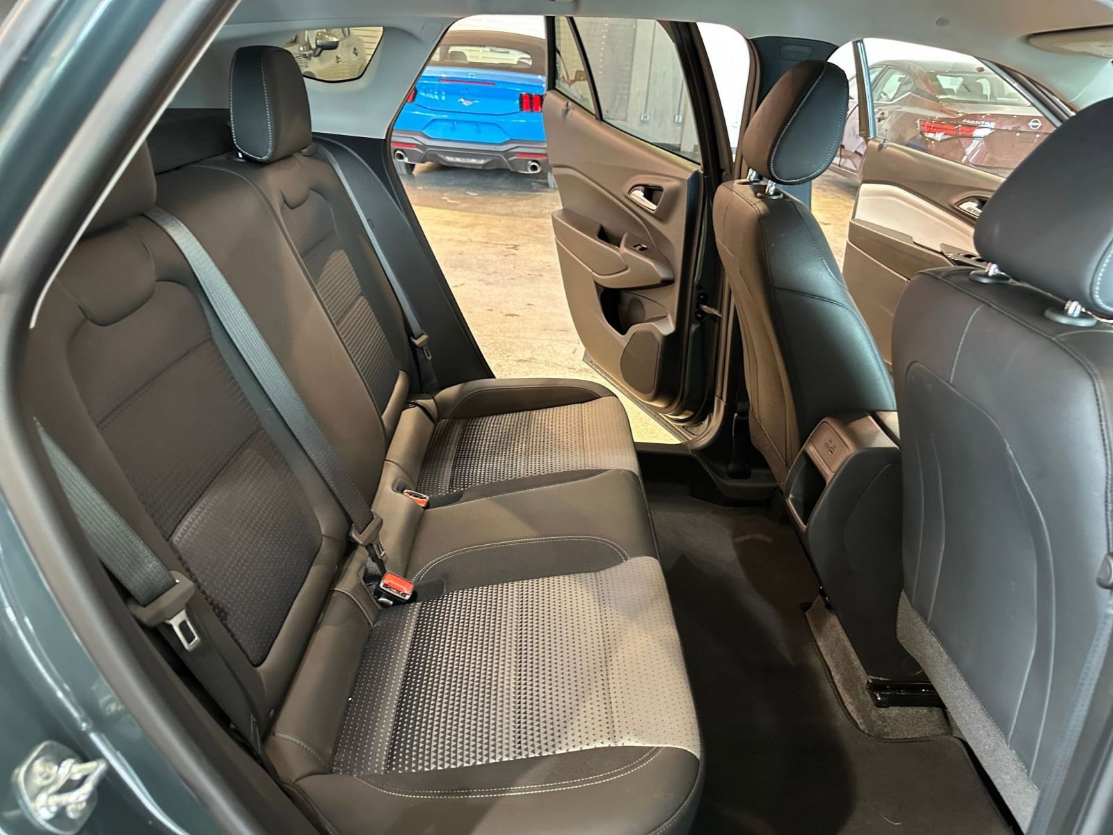 Used 2025 Chevrolet Trax LT w/ LT Convenience Package image 36