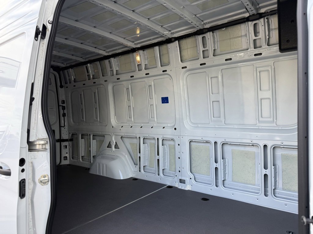 Used 2025 Mercedes-Benz Sprinter 2500 image 10