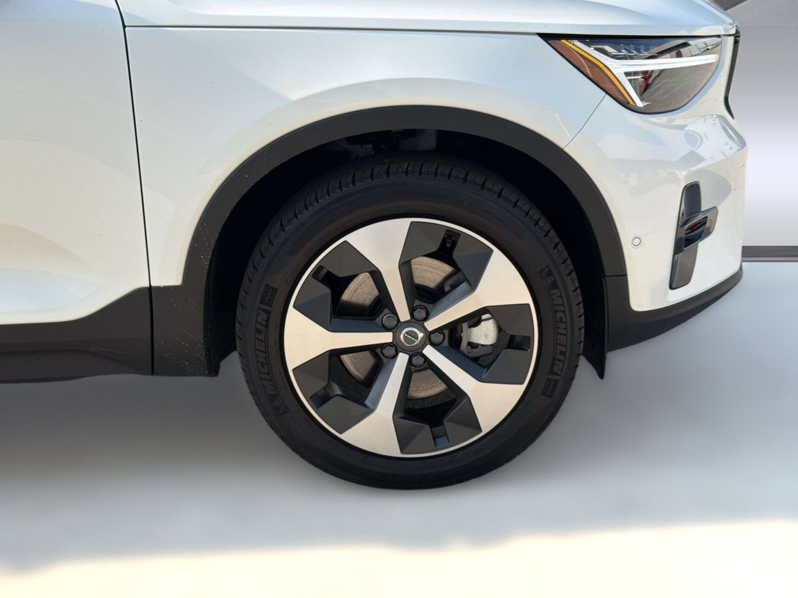 New 2026 Volvo XC40 B5 Plus w/ Protection Package Premier AWD/4WD image 11