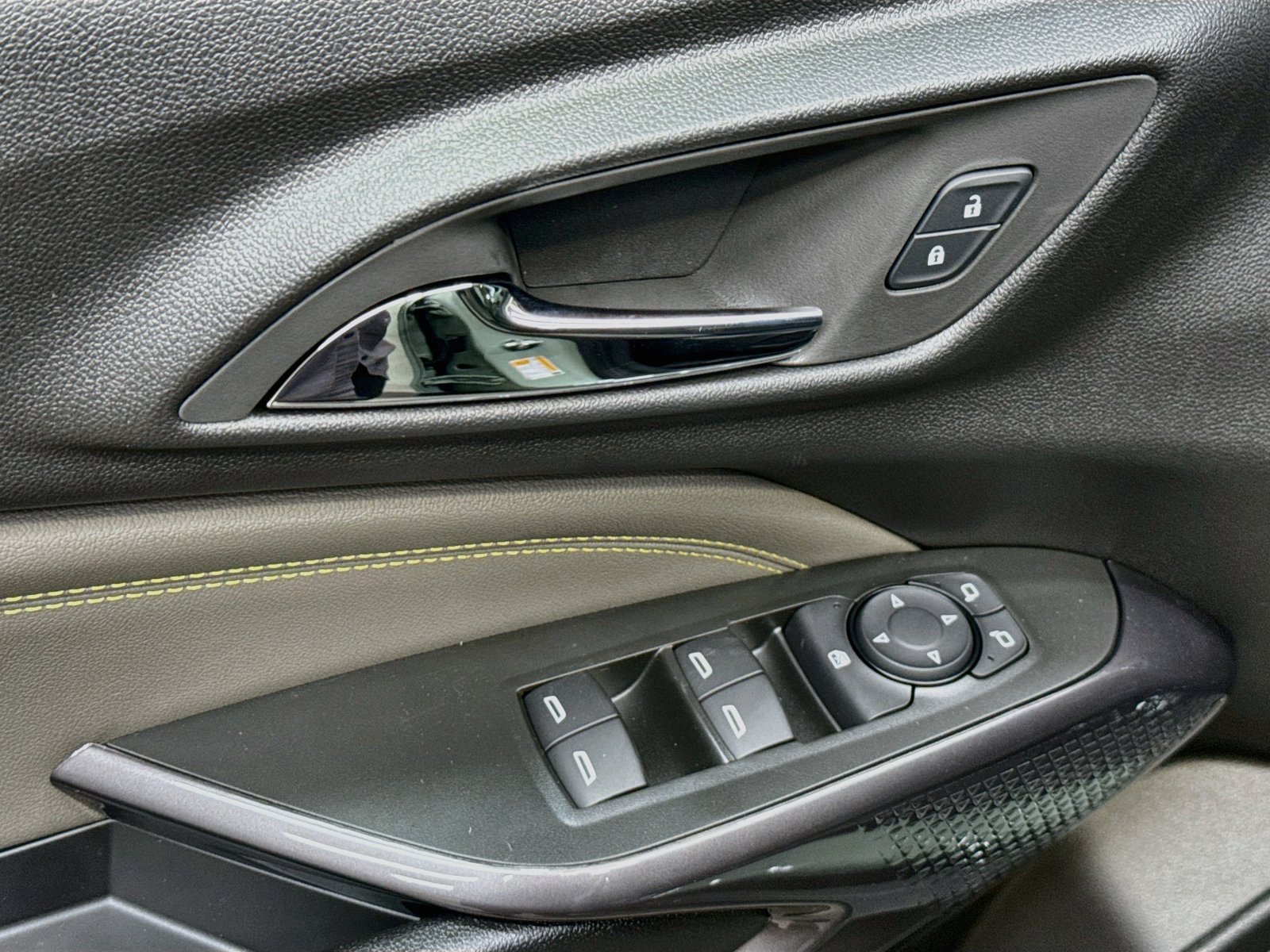 New 2026 Chevrolet Trax ACTIV w/ Sunroof Package FWD image 21