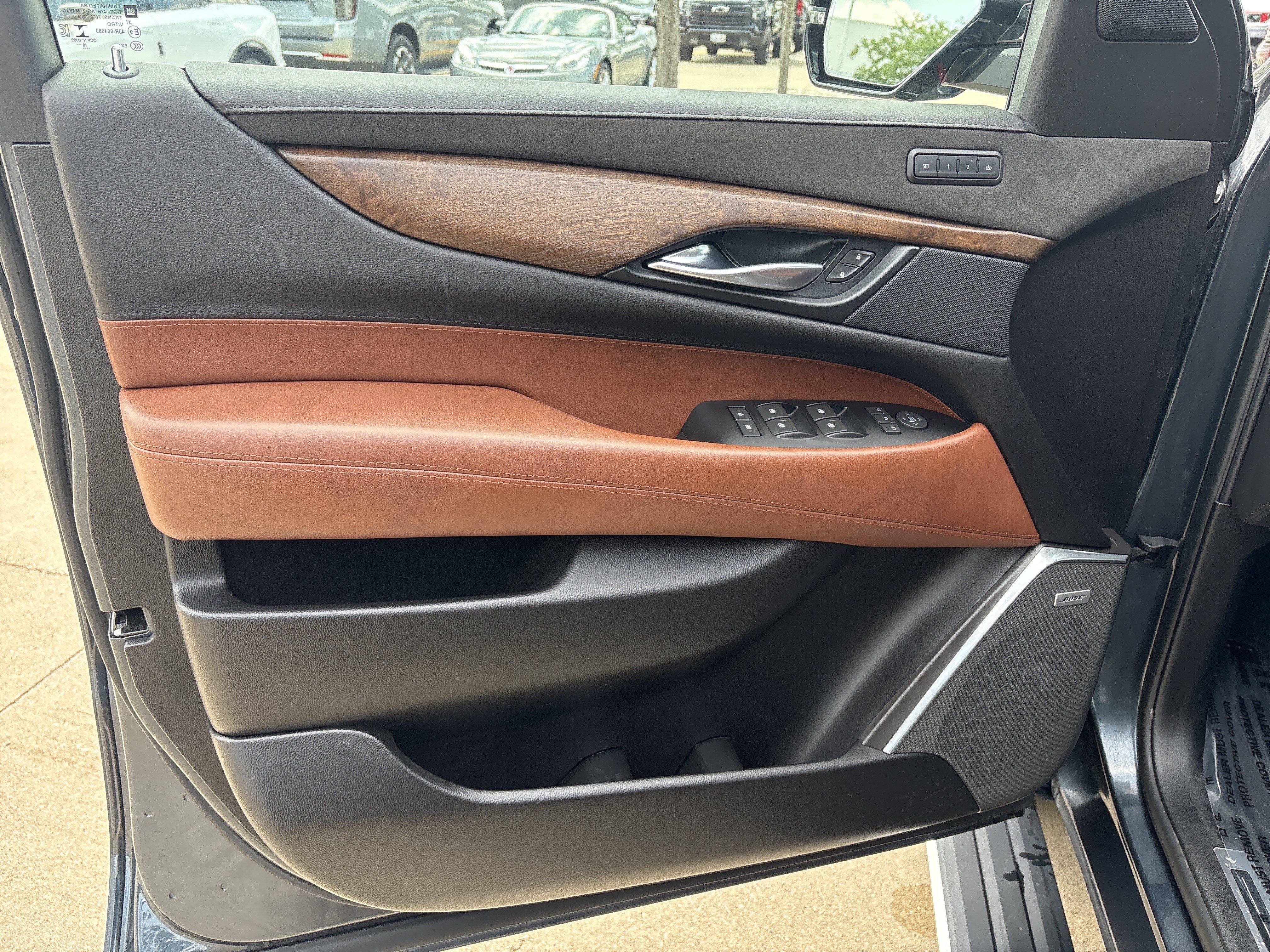 Used 2019 Cadillac Escalade ESV Premium Luxury AWD/4WD image 10