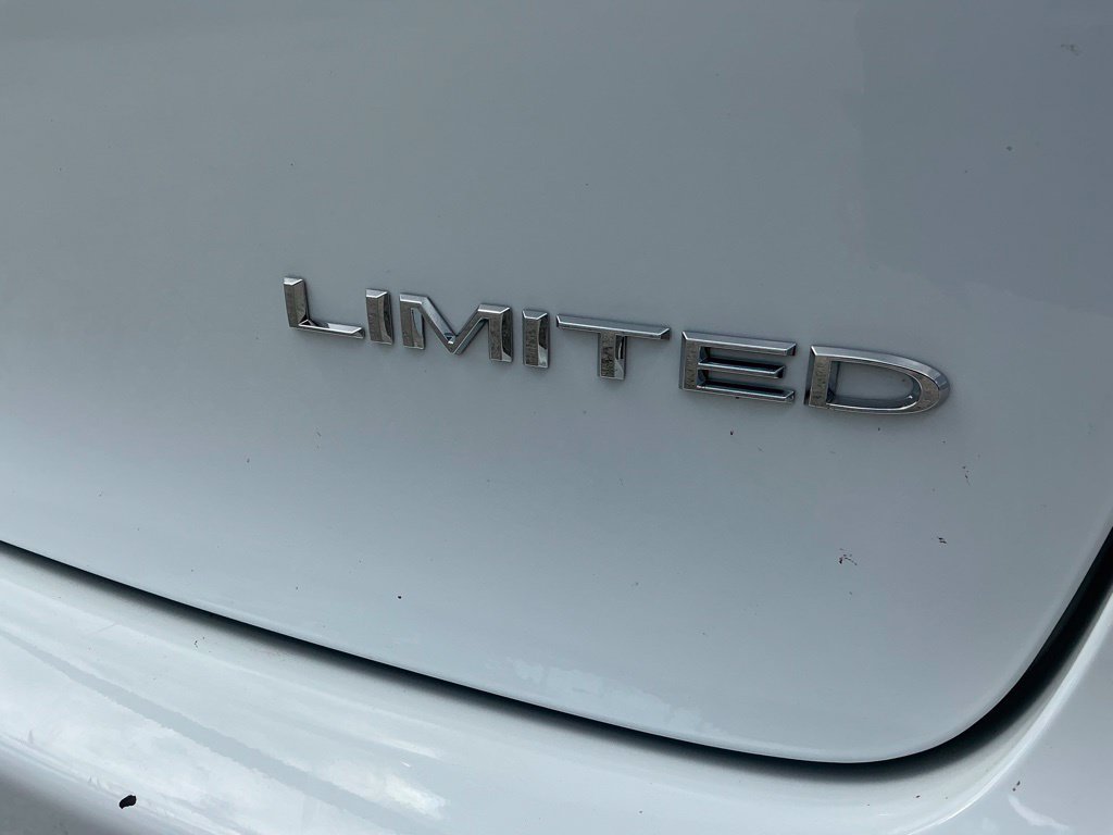 Used 2023 Chrysler Pacifica Limited FWD image 24