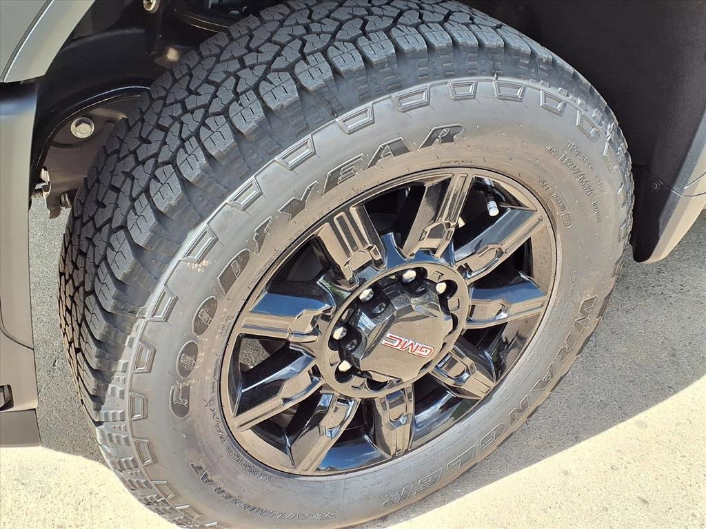 New 2026 GMC Sierra 2500 AT4 w/ AT4 Premium Plus Package image 9