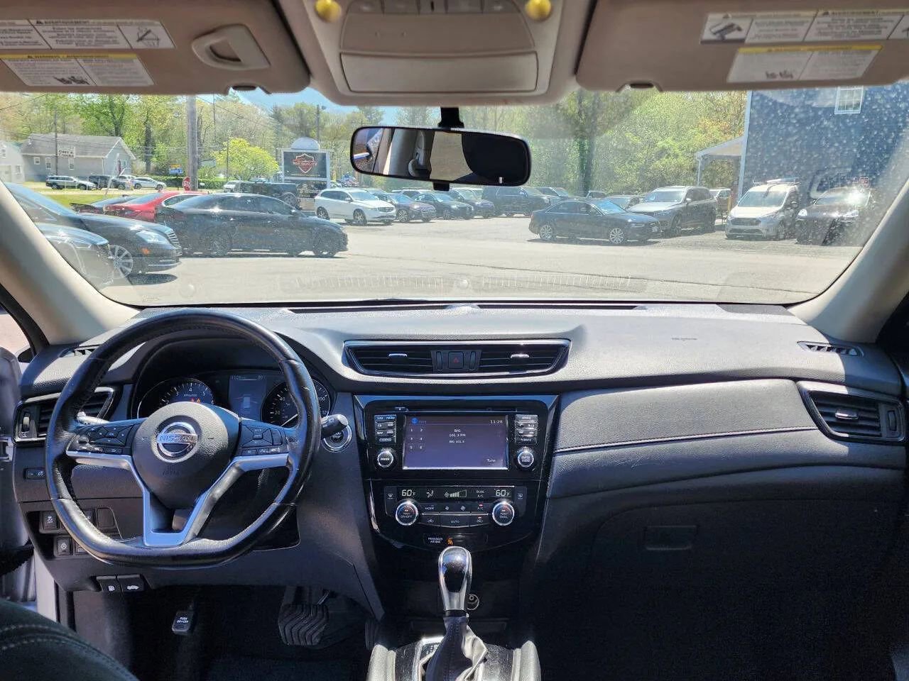 Used 2017 Nissan Rogue SV w/ SV Premium Package AWD/4WD image 17