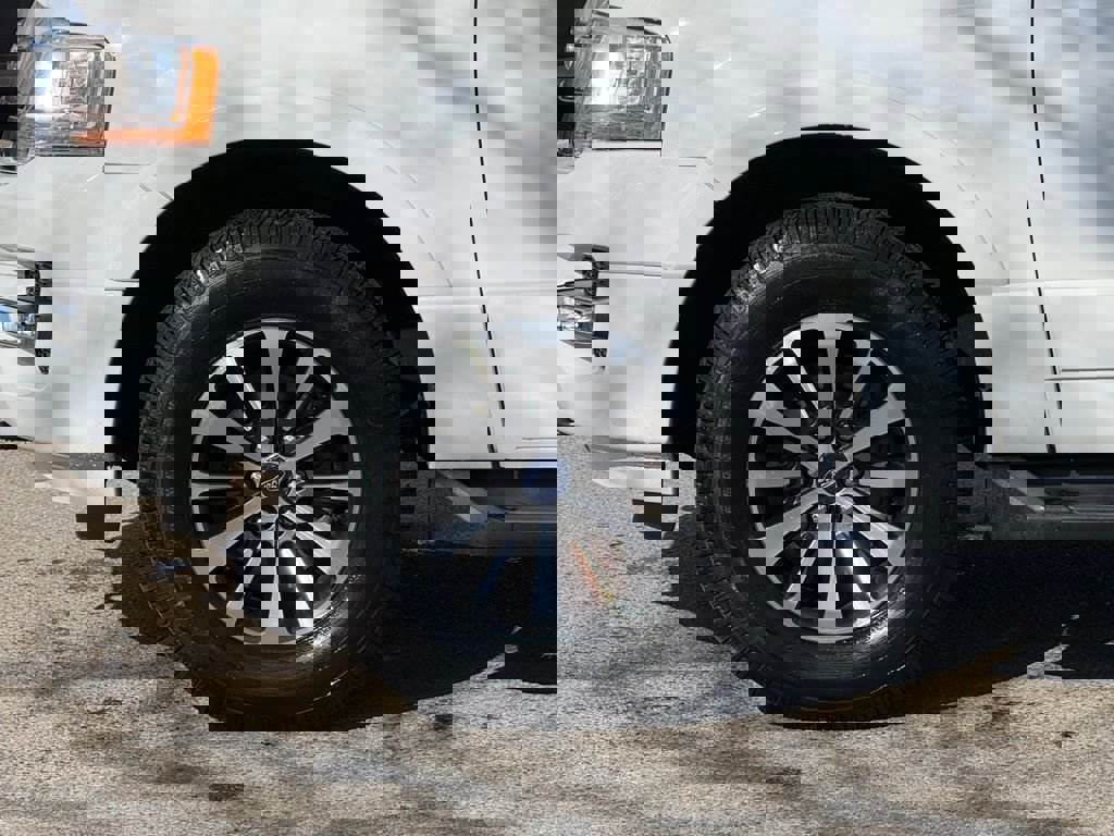 Used 2015 Ford Expedition XLT image 10