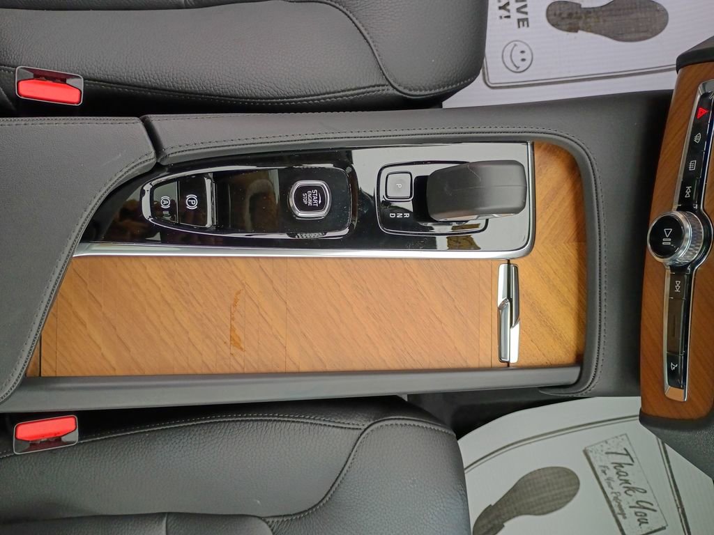 Used 2025 Volvo XC90 B6 Plus image 46