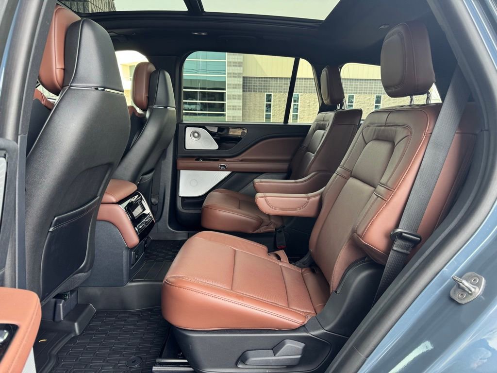 Used 2025 Lincoln Aviator Reserve w/ Luxury Package AWD/4WD image 24