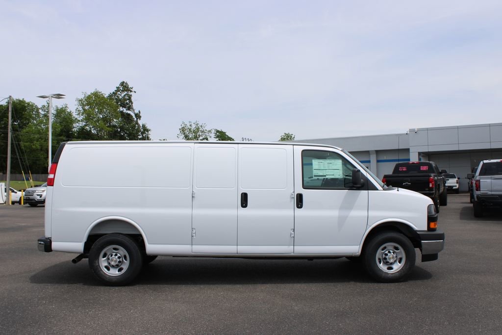 New 2026 Chevrolet Express 3500 Extended RWD image 11