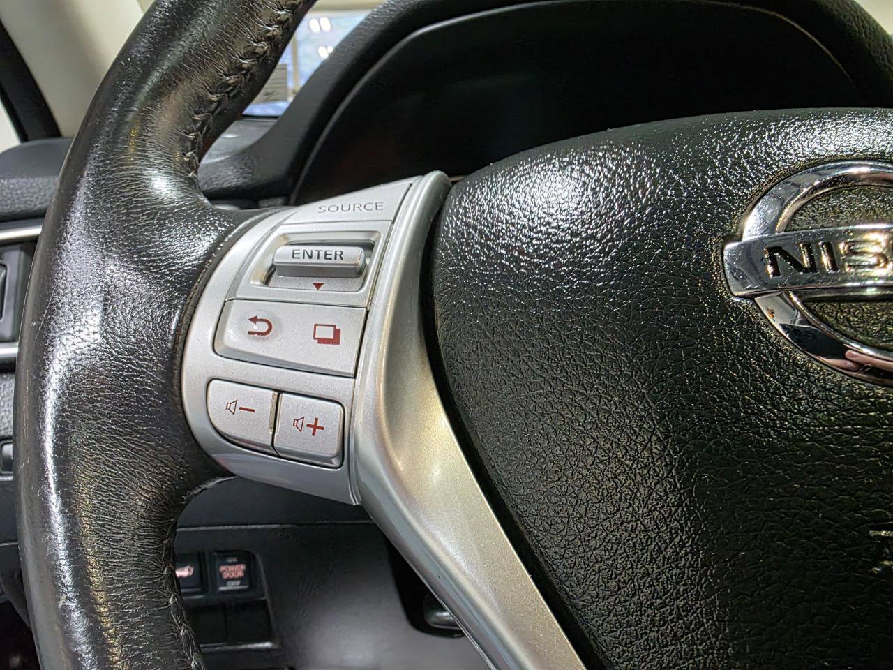 Used 2014 Nissan Rogue SL w/ SL Premium Package image 28