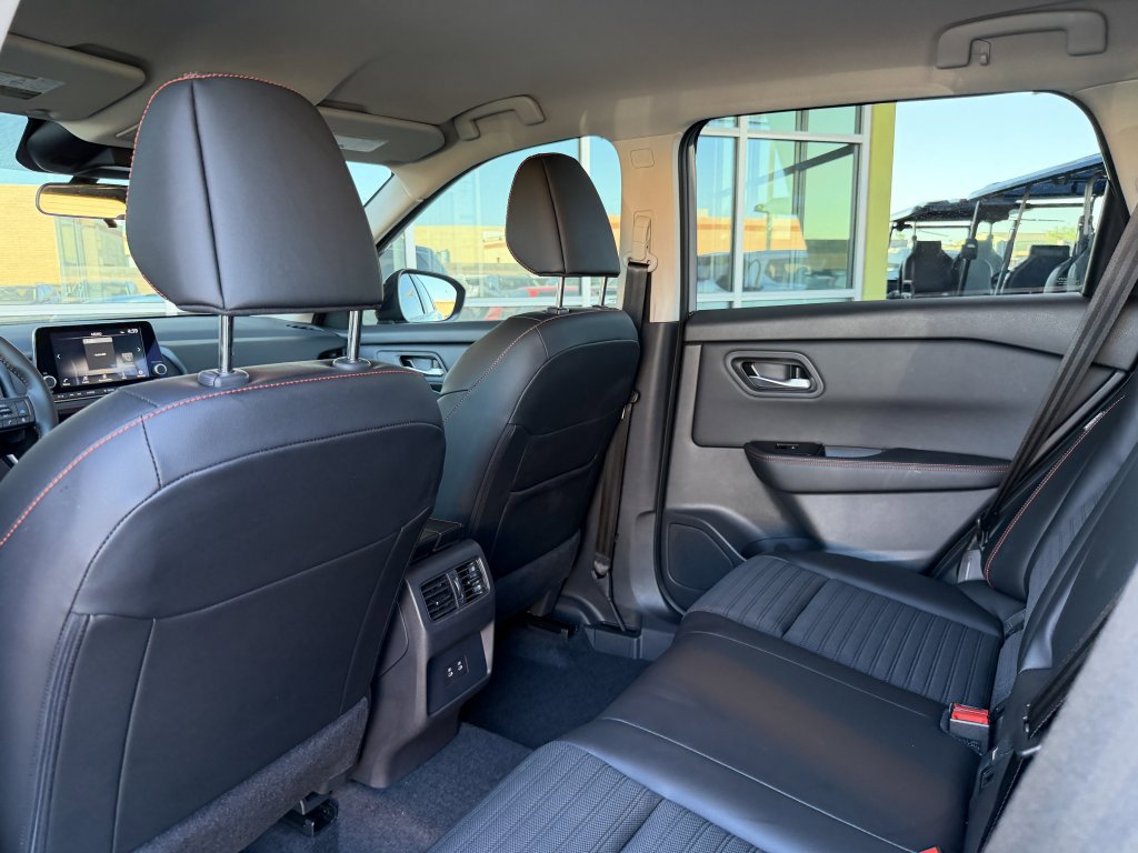 Used 2025 Nissan Rogue SV image 35