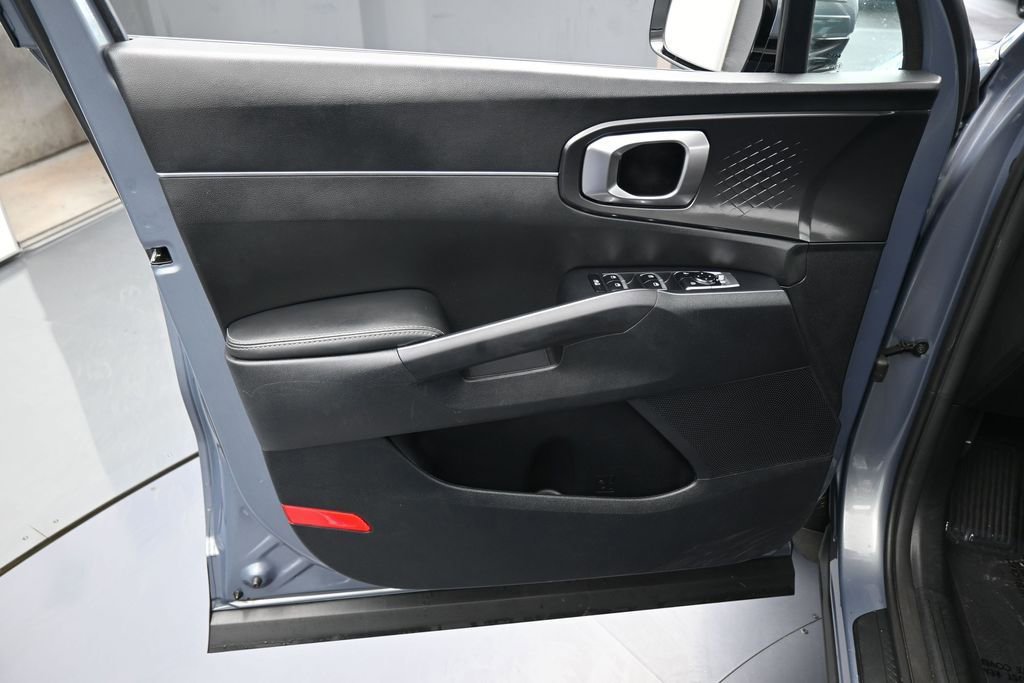 Used 2025 Kia Sorento S FWD image 12