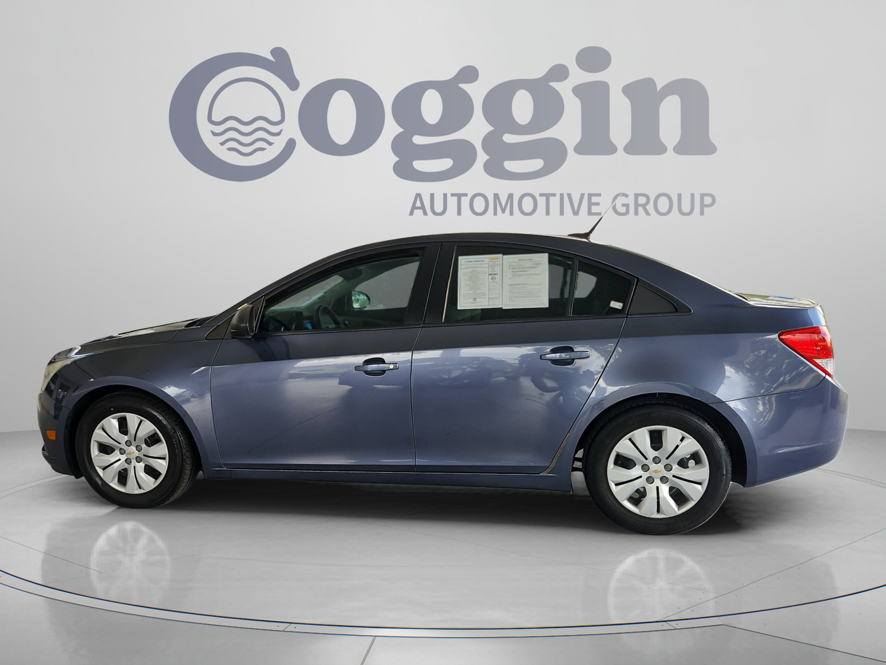 Used 2013 Chevrolet Cruze LS FWD image 2
