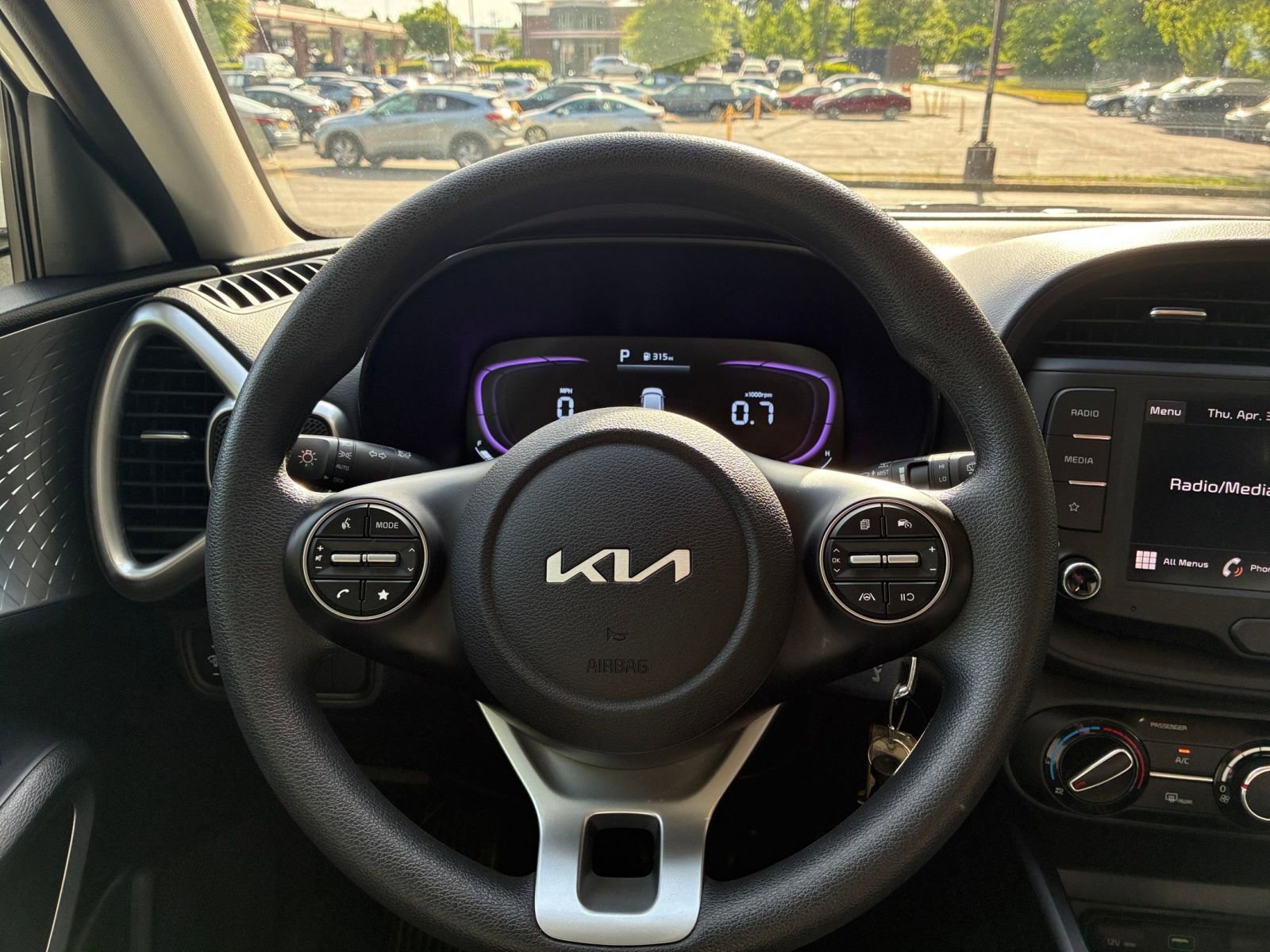 Used 2025 Kia Soul LX w/ LX Technology Package FWD image 36