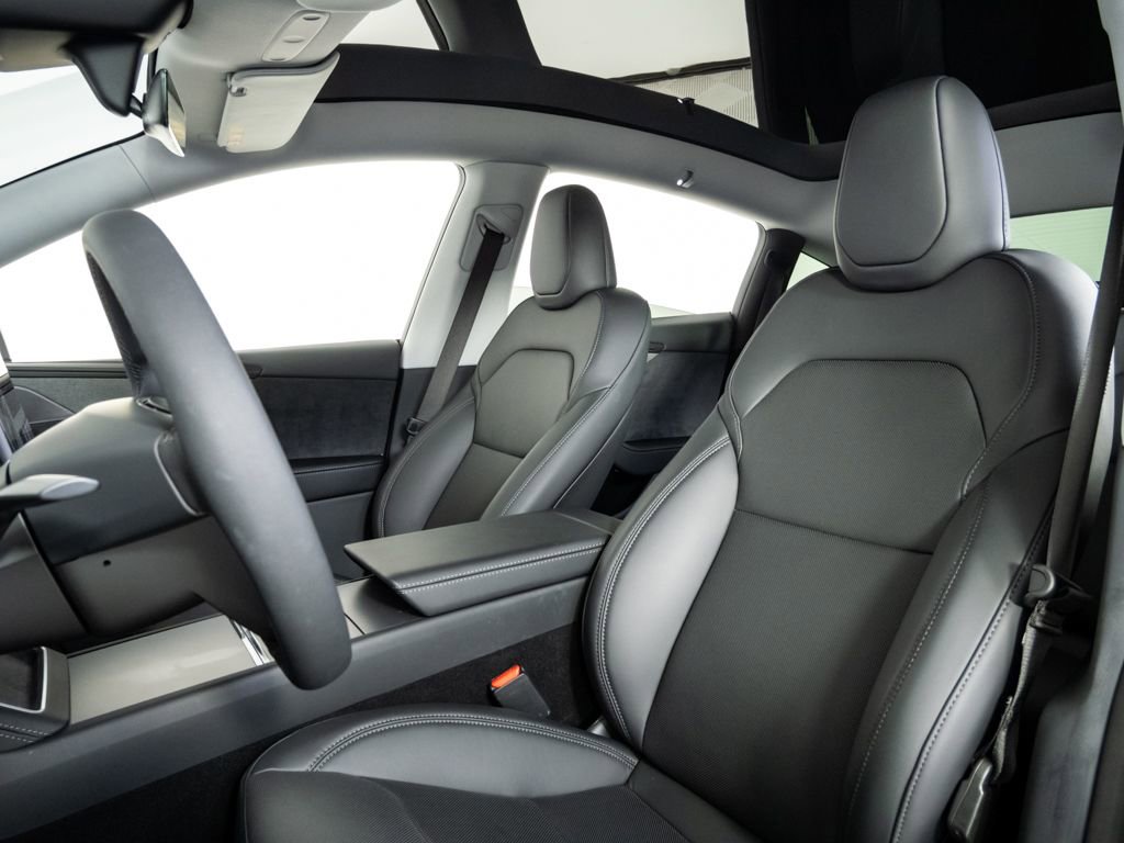 Used 2026 Tesla Model Y Long Range image 5