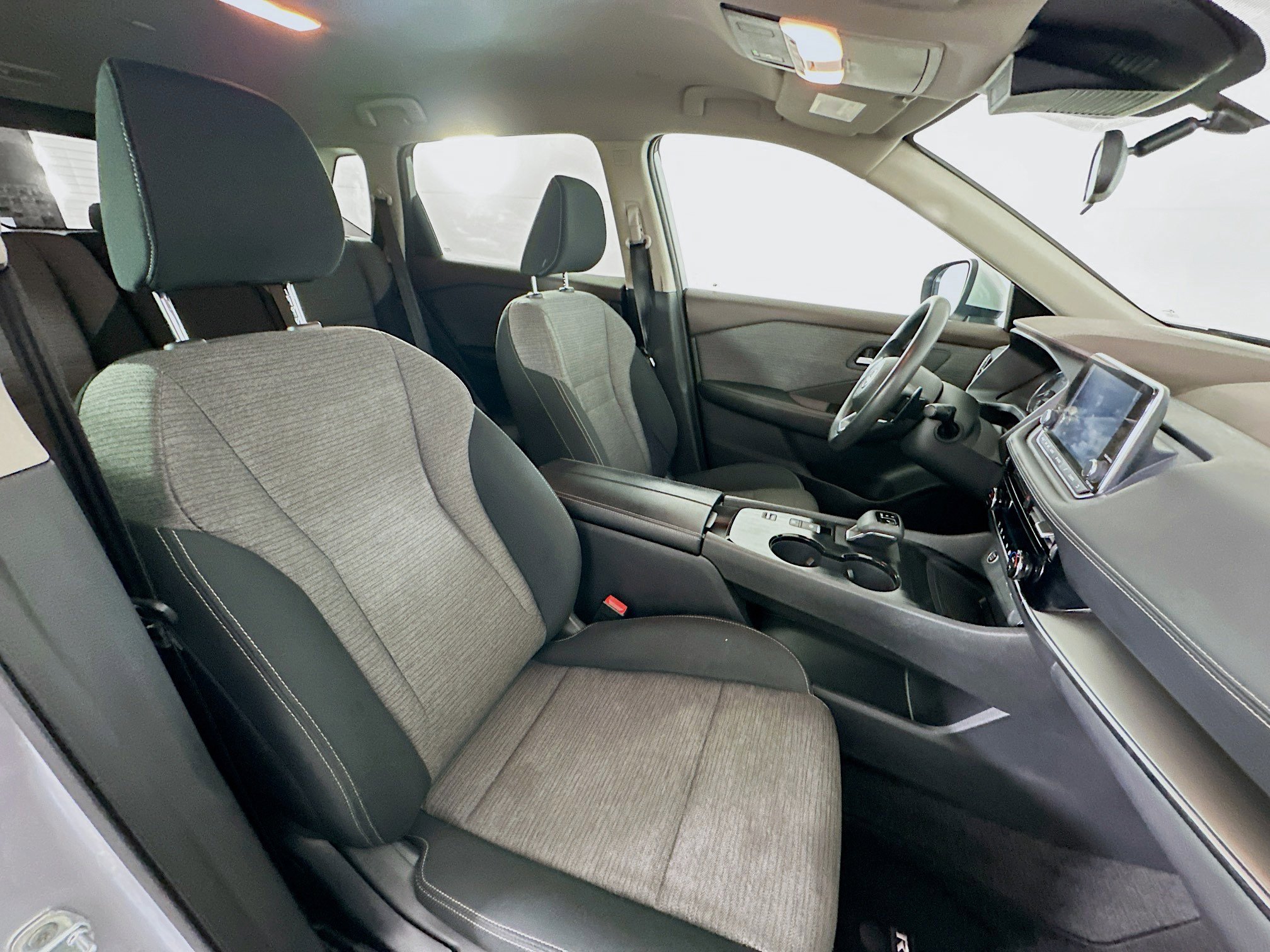 Used 2022 Nissan Rogue SV image 28