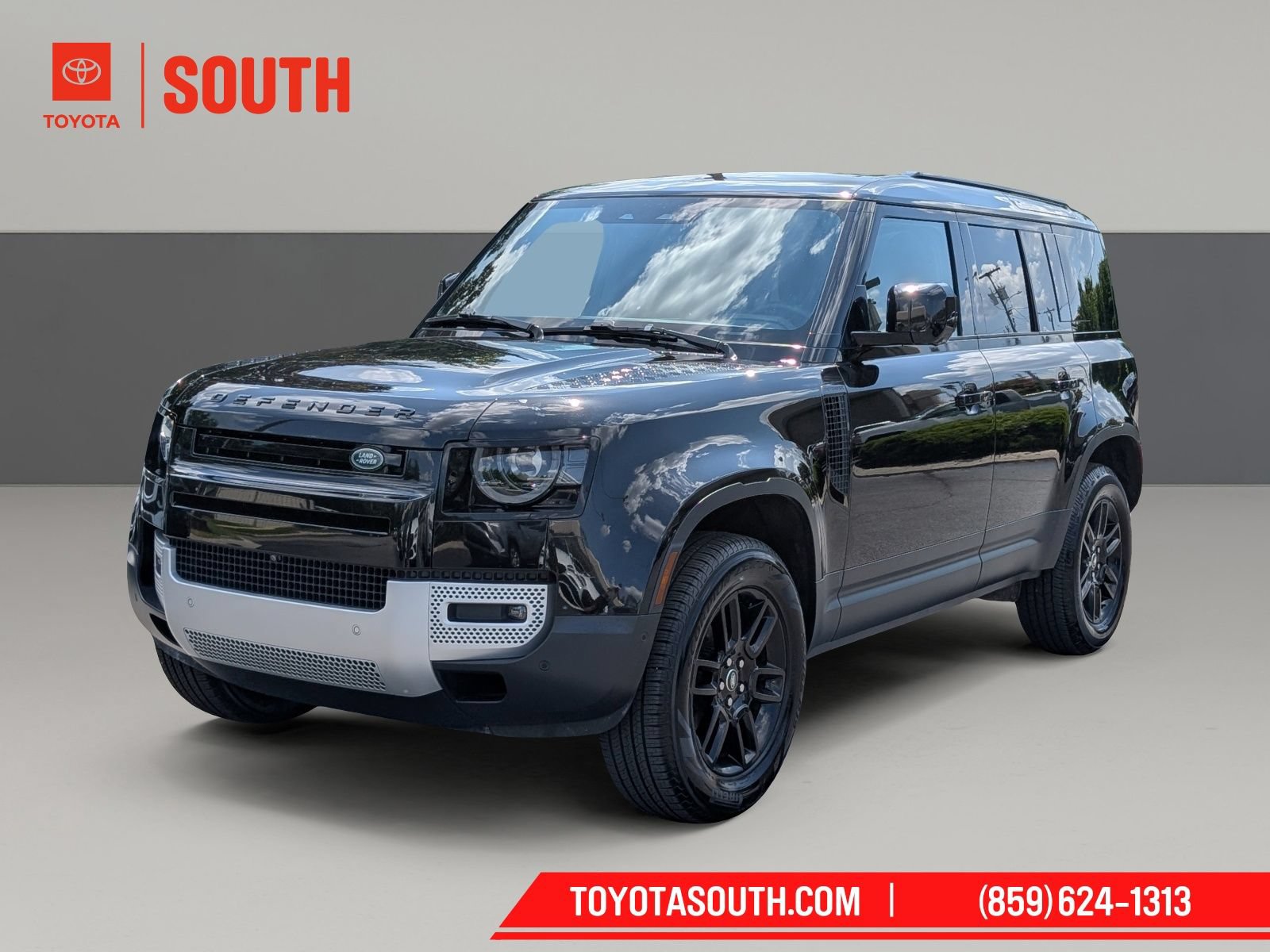 Used 2025 Land Rover Defender 110 S AWD/4WD image 4
