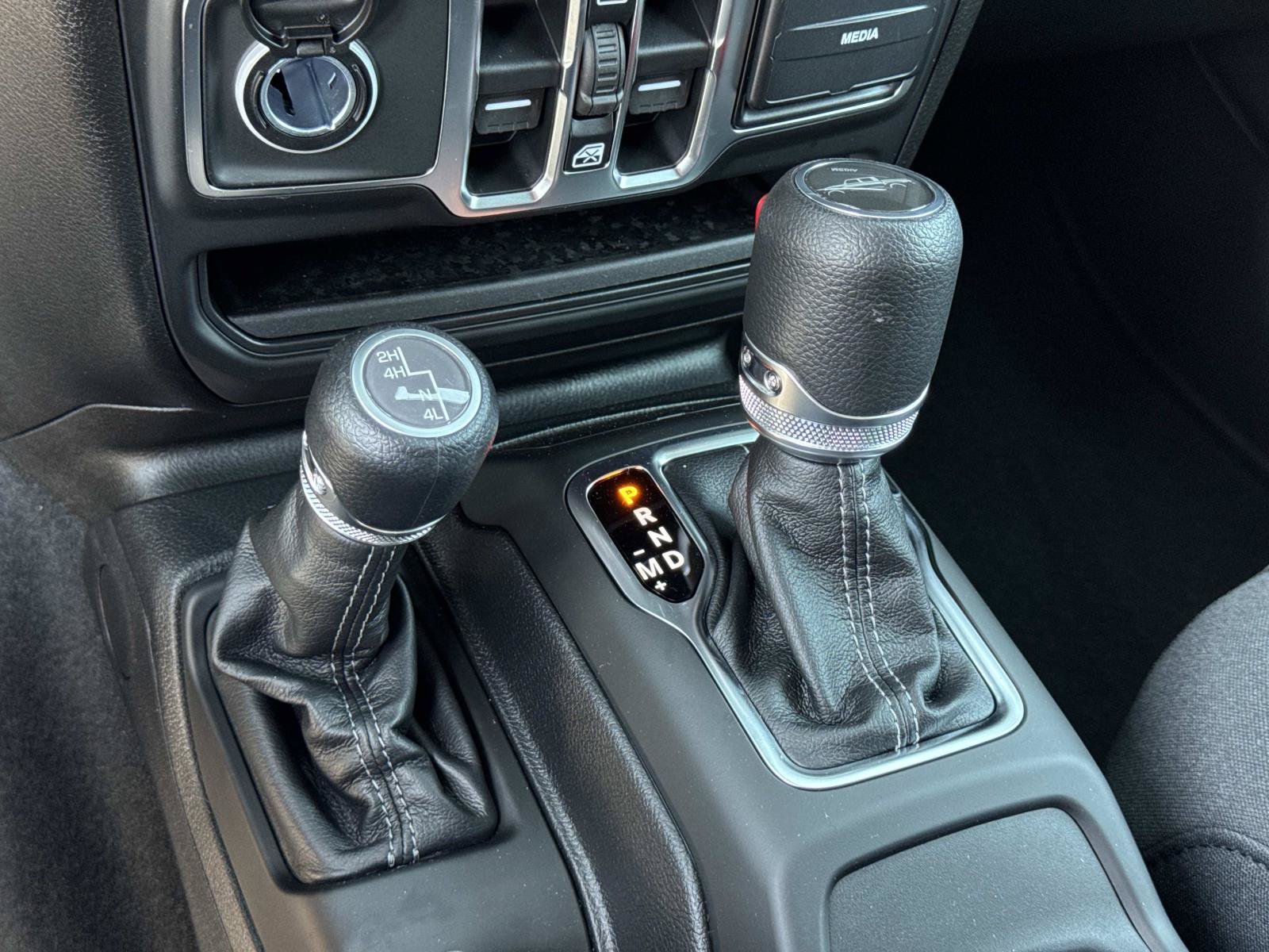 New 2026 Jeep Gladiator Sport AWD/4WD image 18