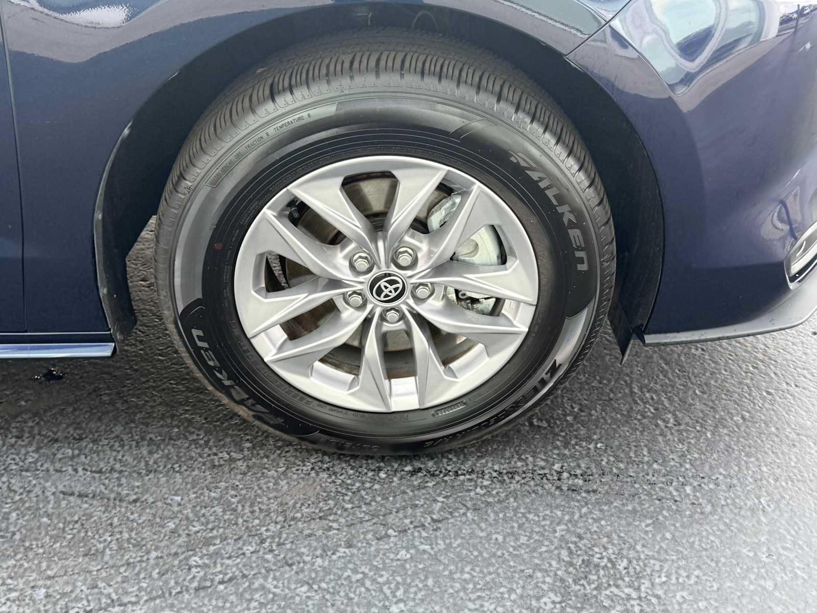 Certified 2026 Toyota Sienna LE AWD/4WD image 7