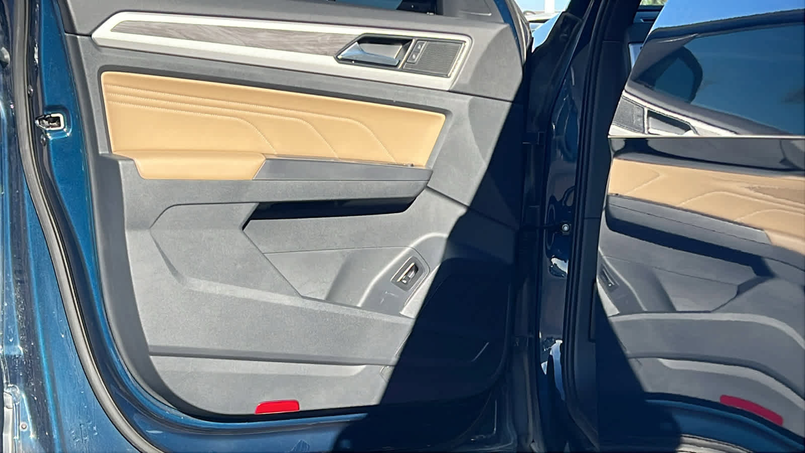 Used 2021 Volkswagen Atlas Cross Sport SE image 23