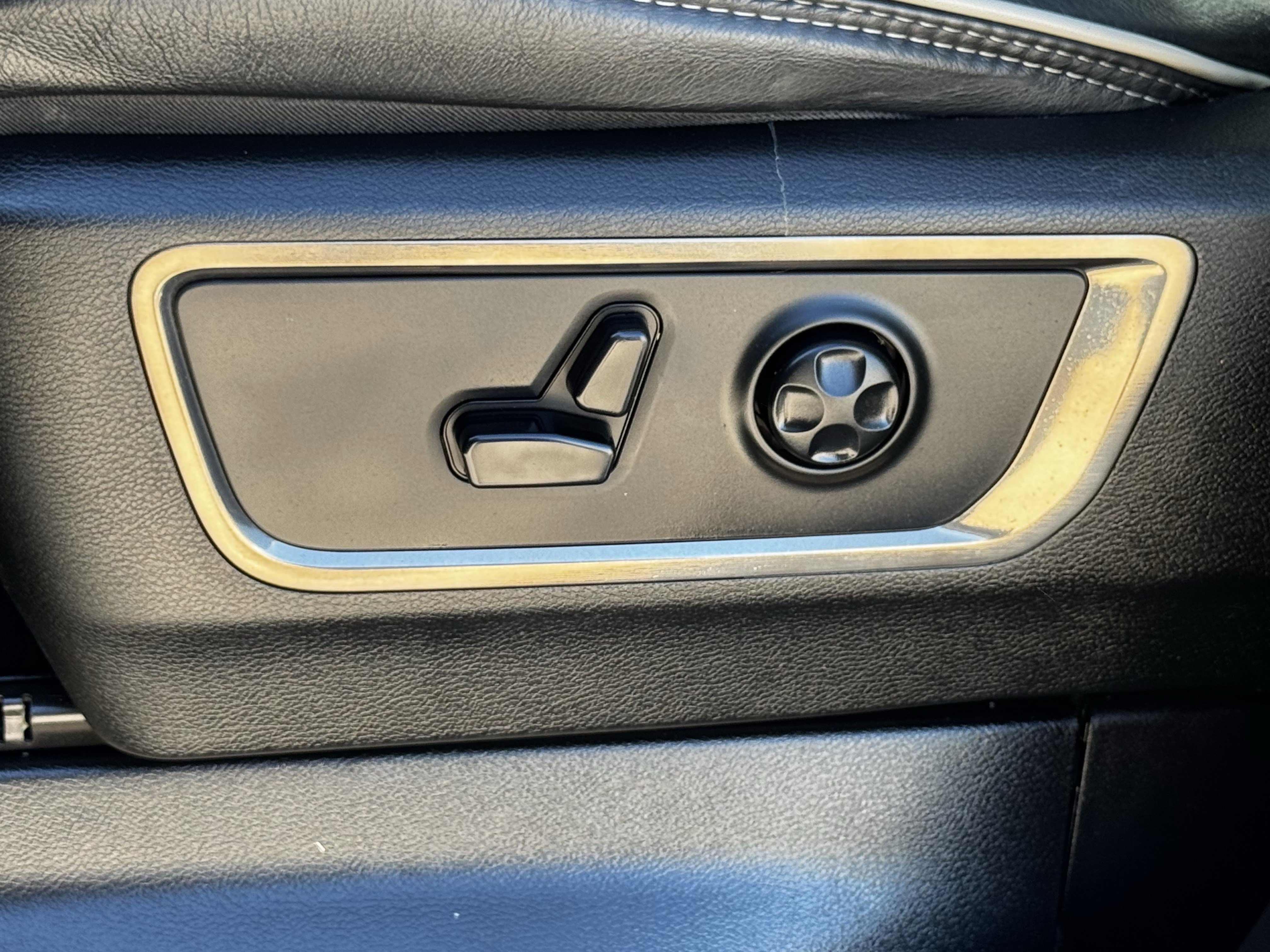 Used 2020 RAM 1500 Limited w/ Black Appearance Package image 30