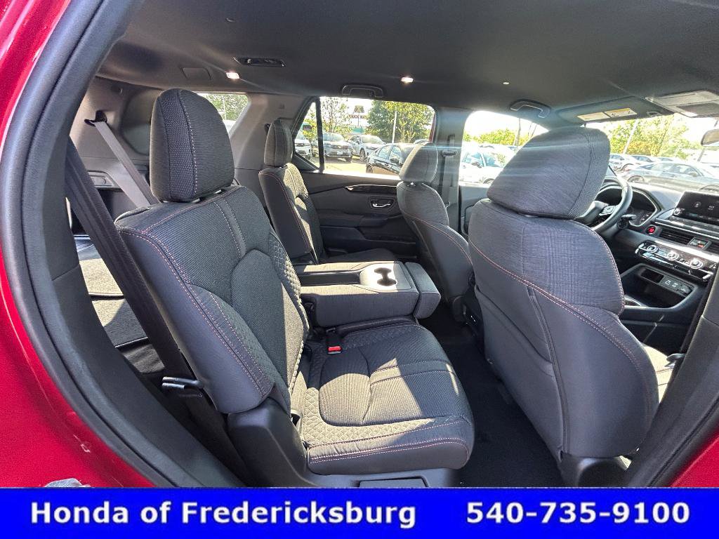 Used 2025 Honda Pilot Sport image 28