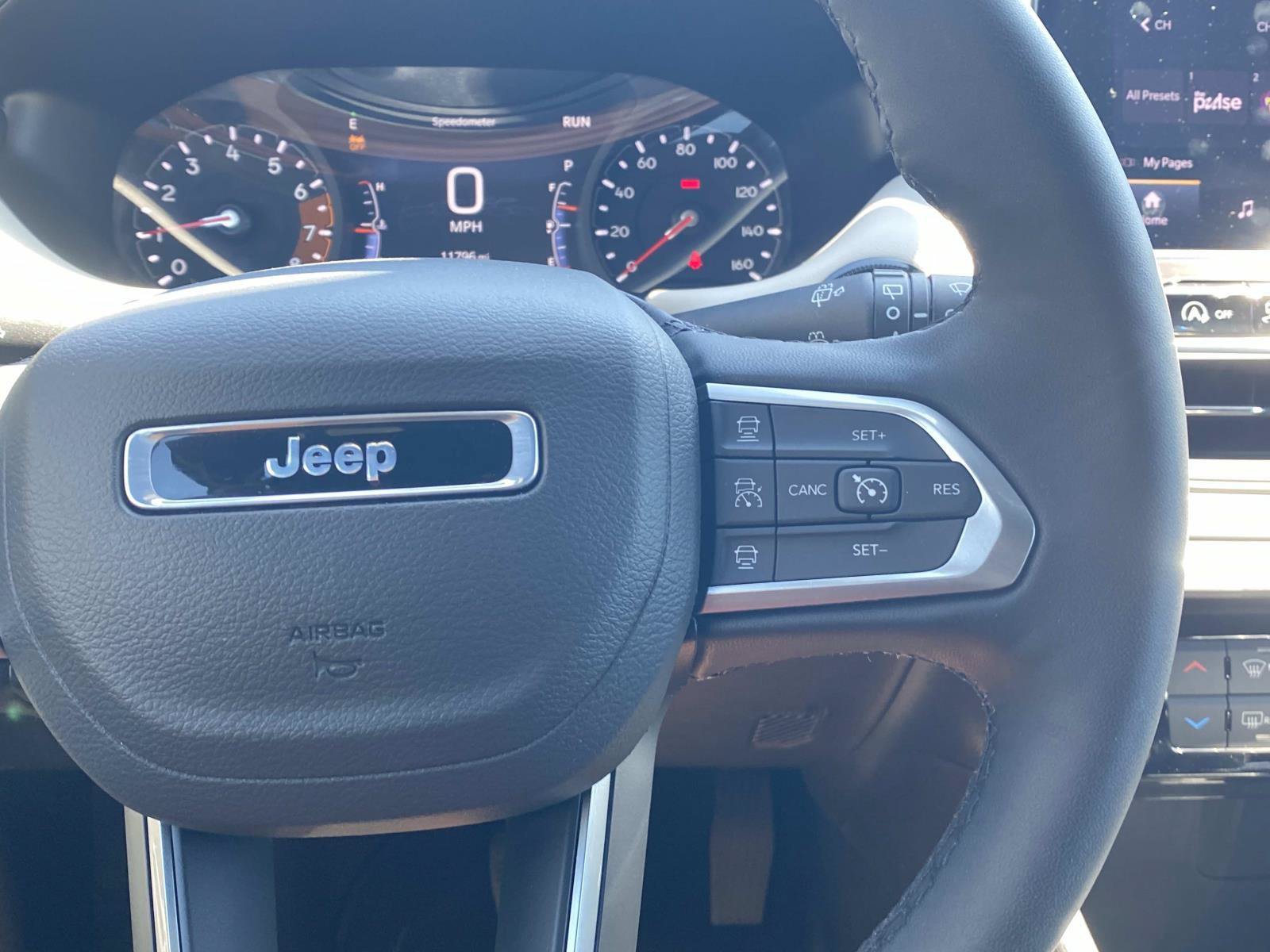 Used 2025 Jeep Compass Limited w/ Mopar Graphics Package AWD/4WD image 42