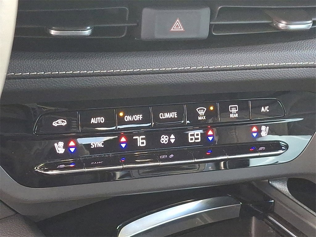 Used 2023 Buick Envision Avenir image 17