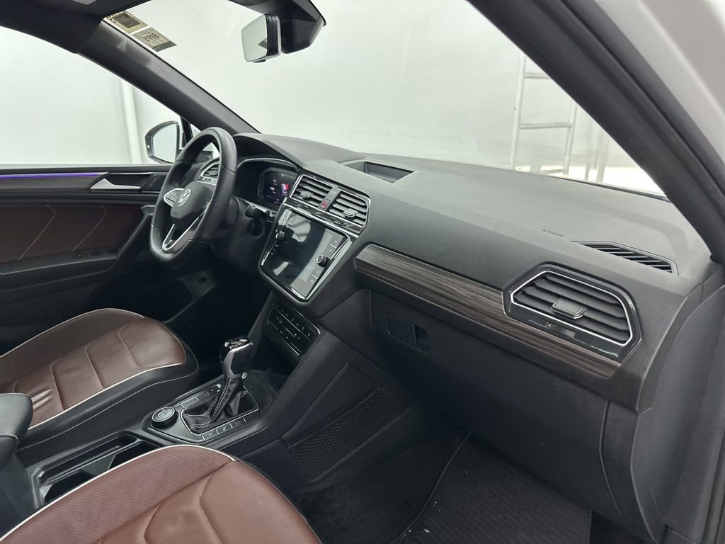 Used 2024 Volkswagen Tiguan SEL R-Line image 28