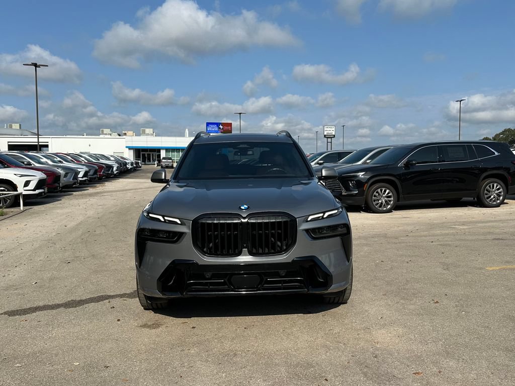 Used 2024 BMW X7 xDrive40i w/ M Sport Package AWD/4WD image 2
